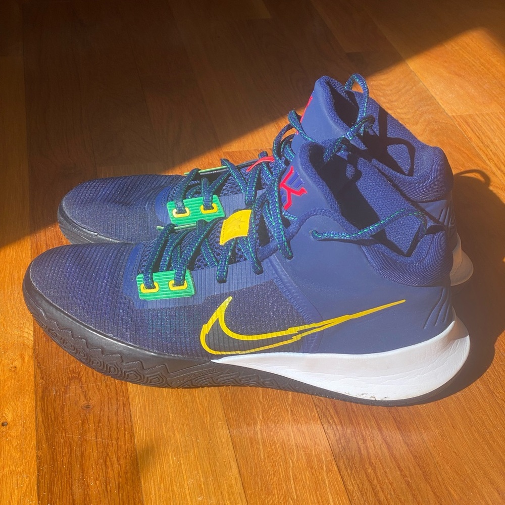 Nike Kyrie Basketball Sneakers size 10